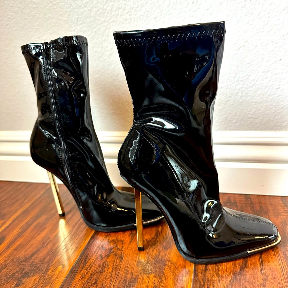 Public desire, black patent ankle boot gold accents and heel